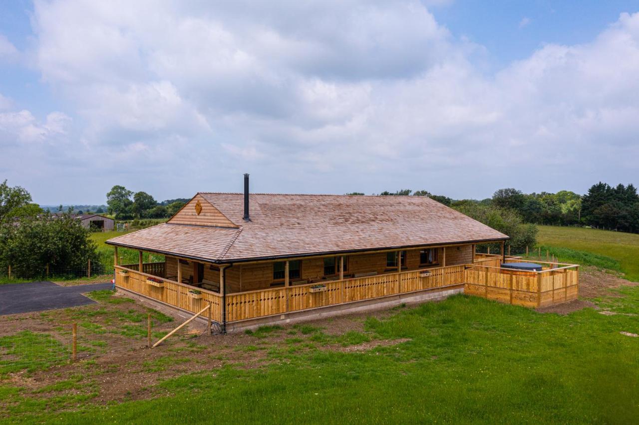 Stone  Luxury Log Cabin With A Hot Tub מראה חיצוני תמונה